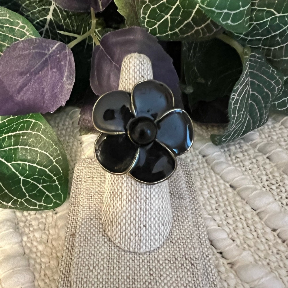 Adjustable Flower Ring Black with Gold Accent